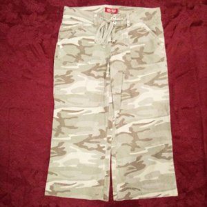NWOT- BeBop Camouflage Capri Pants